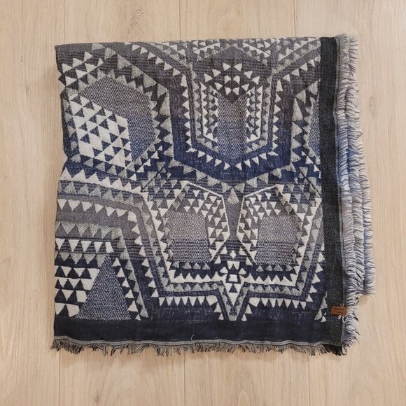 ROOTS | Geometric Pattern Blanket Scarf Shawl - Picture 1 of 7